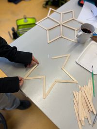 Herstellung der Sterne und Weihnachtsb&auml;ume aus Eisstielen 2